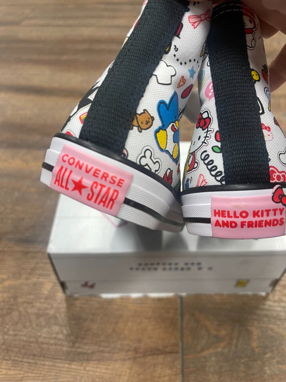 Converse x Hello Kitty & Friends Easy-On High Tops Kids 2Y - Picture 3 of 8